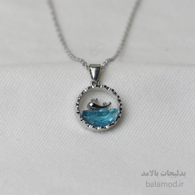گردنبند زنانه طرح دریا و نهنگ