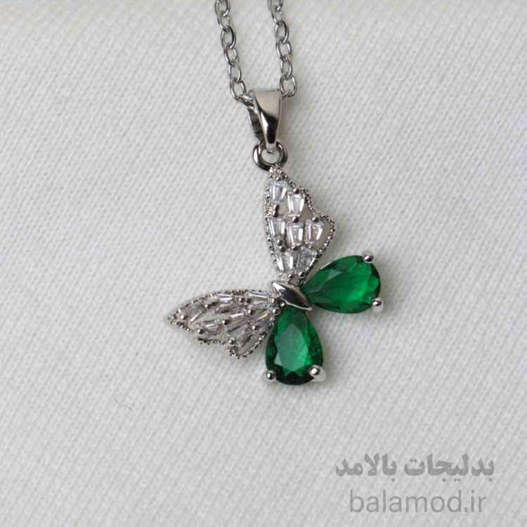 گردنبند زنانه و دخترانه با طرح پروانه با نگین های سبز