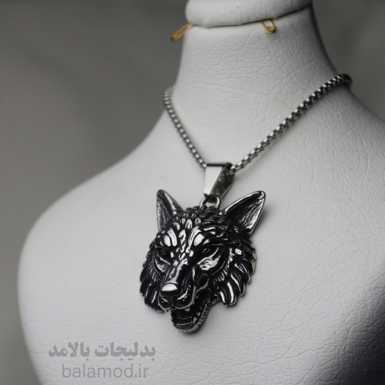 گردنبند سر گرگ با جزئیات بالا نقره ای رنگ