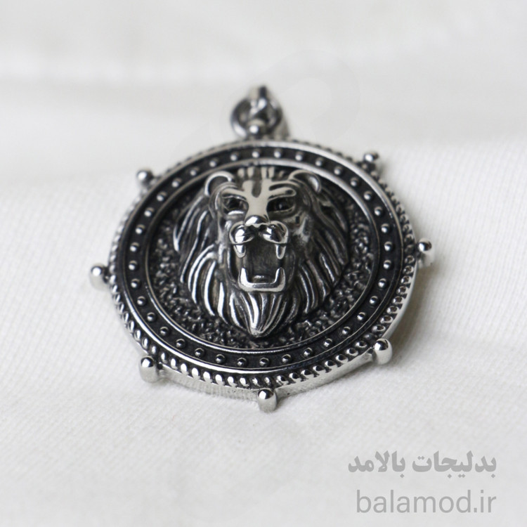 پلاک نقره ای طرح سر شیر یالدار از جنس استیل