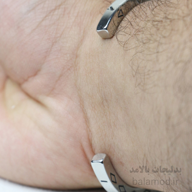 دستبند ( بنگل ) نقره ای با نوشته ی انگیلیسی همیشه در قلب من