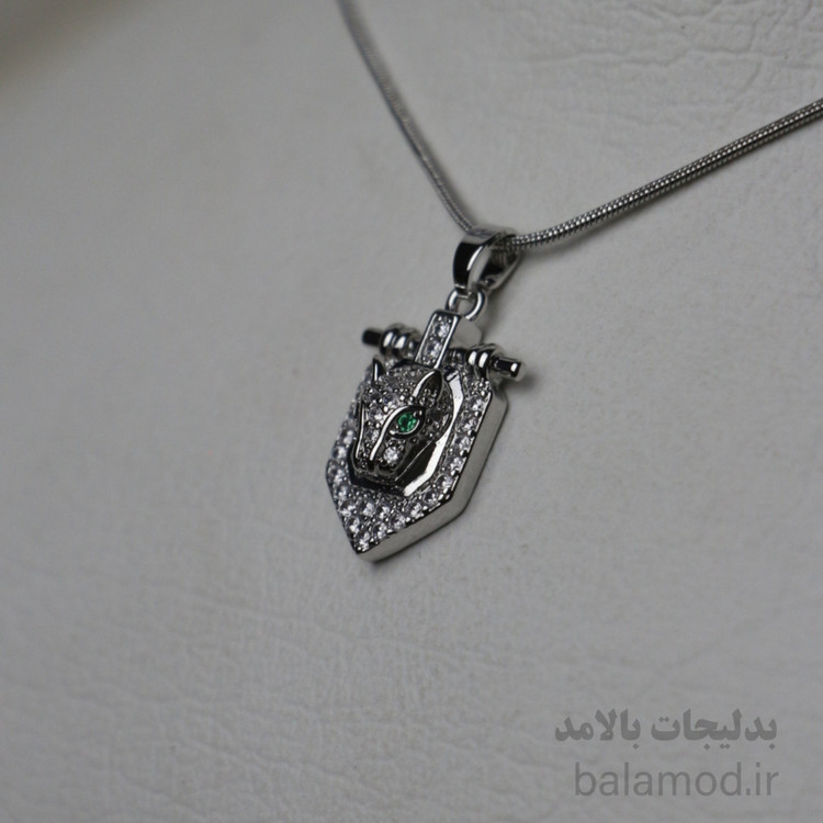 گردنبند طرح بولگاری با ظاهر پلنگ نگینی