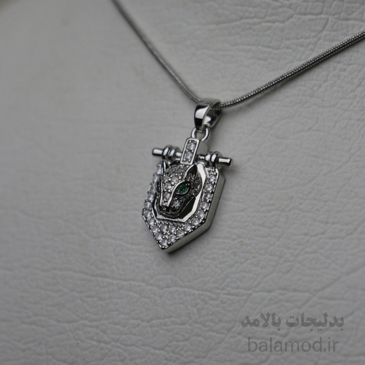 گردنبند طرح بولگاری با ظاهر پلنگ نگینی